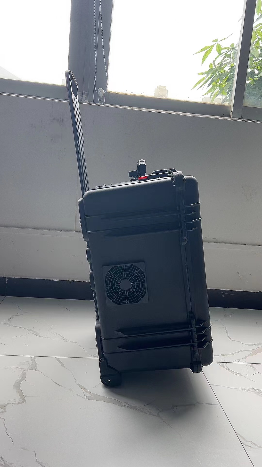 定南手拉箱型移动通信干扰器